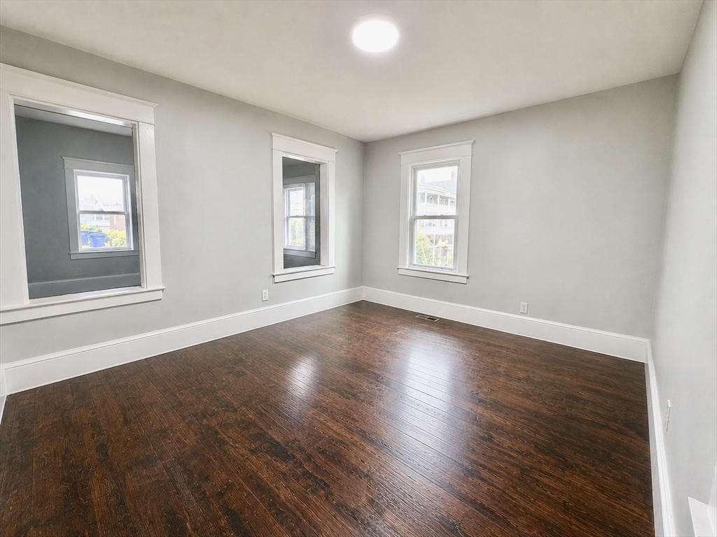 27 Loring St, Springfield, MA Photo #4