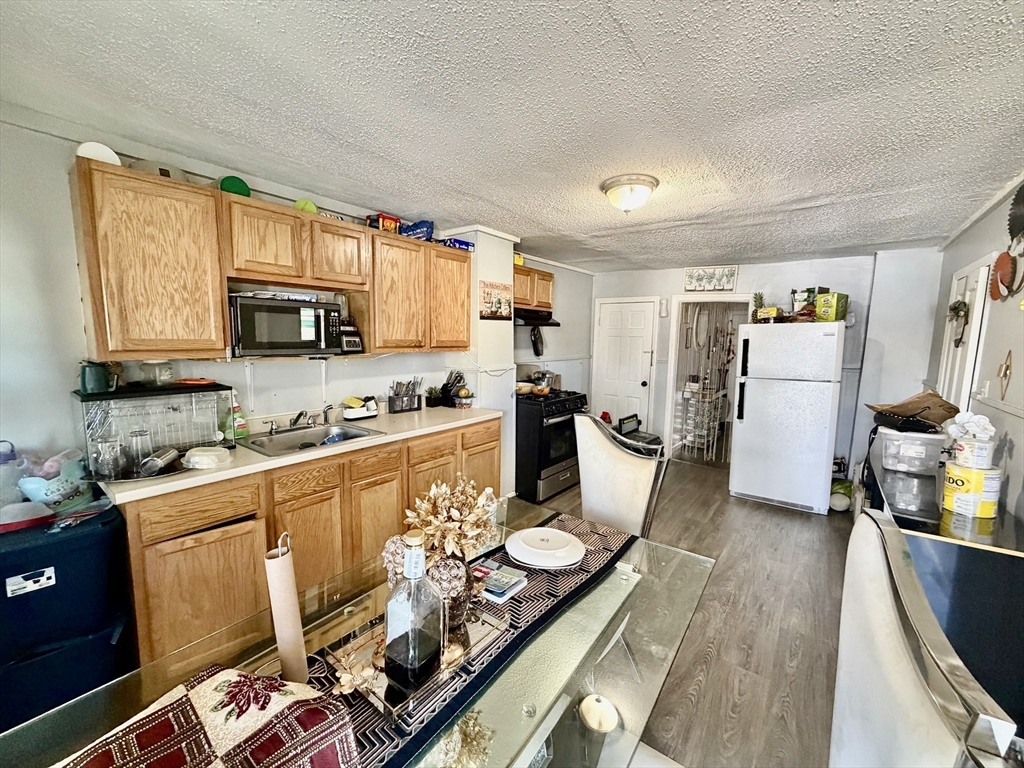 27 Loring St, Springfield, MA Photo #14