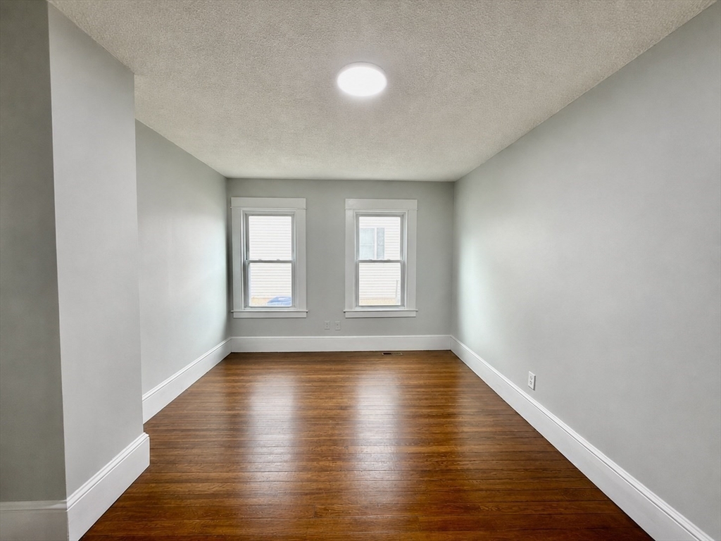 27 Loring St, Springfield, MA Photo #6
