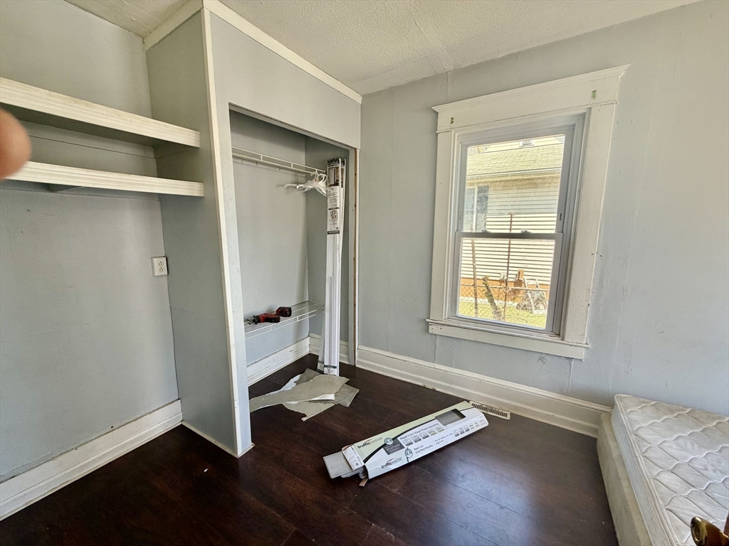 27 Loring St, Springfield, MA Photo #17