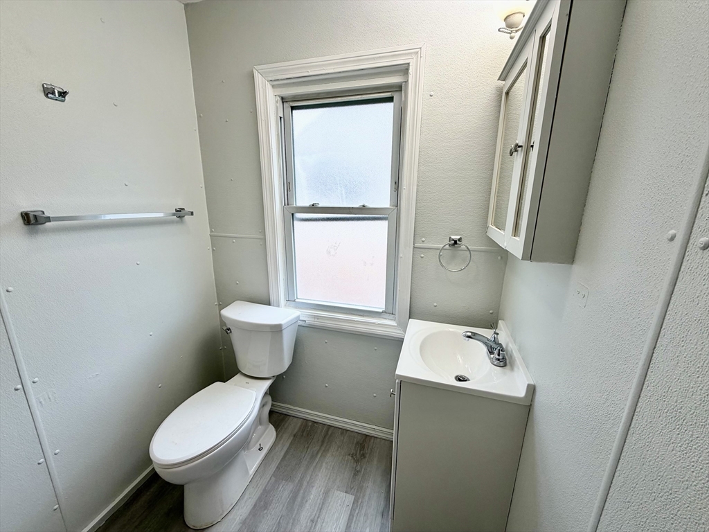 27 Loring St, Springfield, MA Photo #7