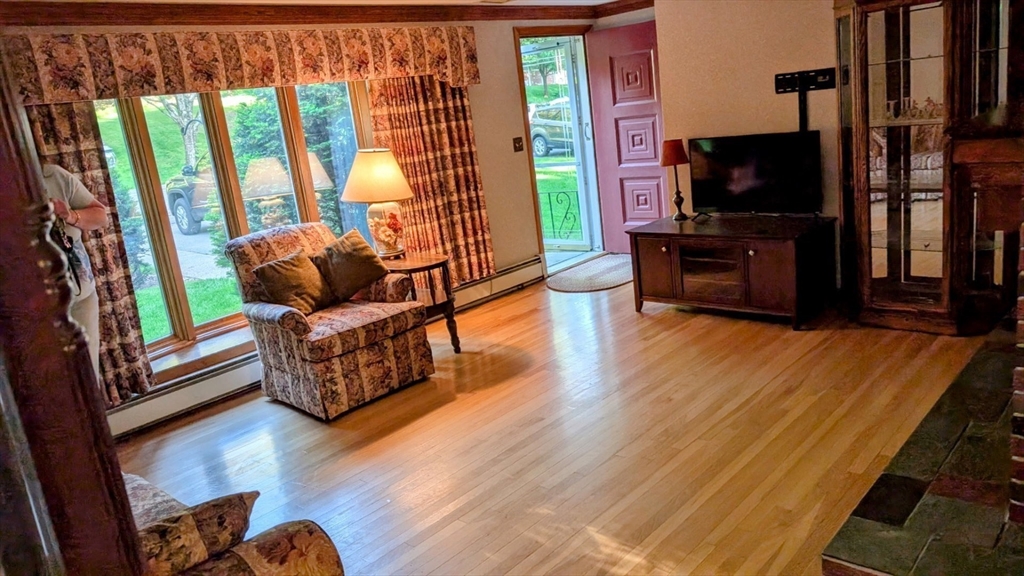 17 Laurel Dr