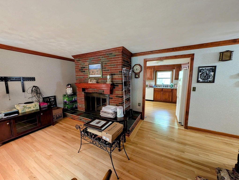 17 Laurel Dr