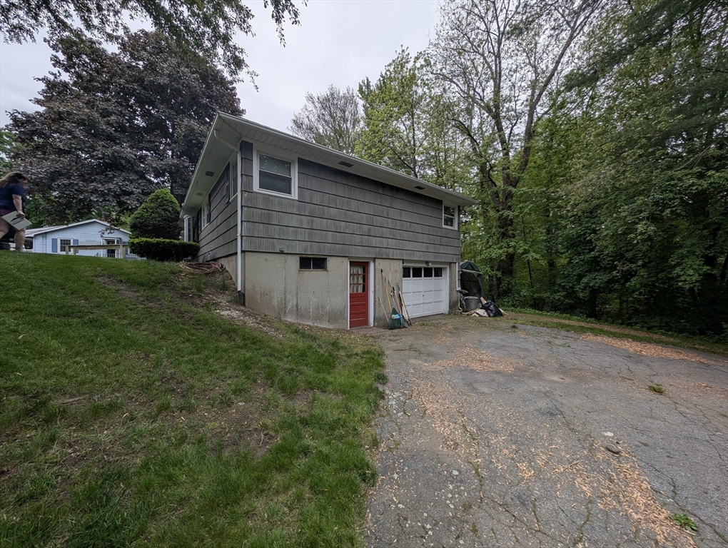 17 Laurel Dr