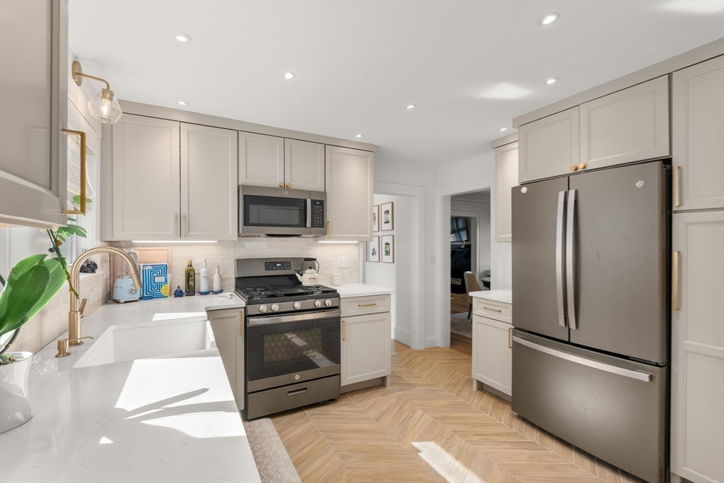 139 Bartlett Ave 1