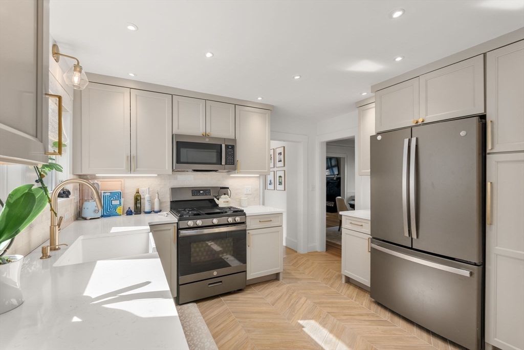 139 Bartlett Ave 1