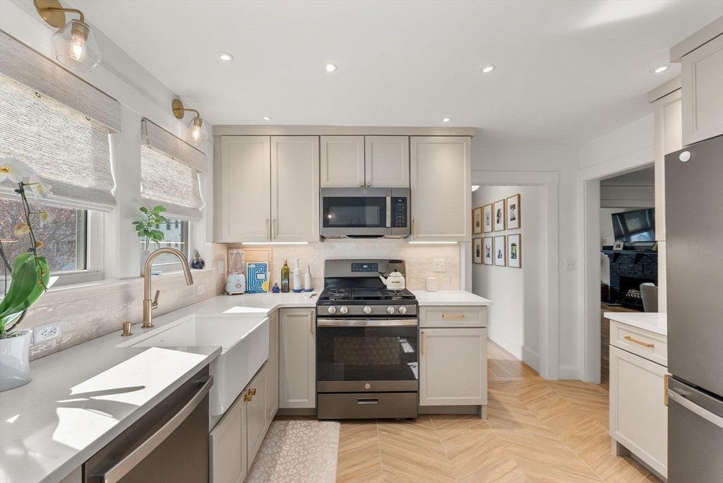 139 Bartlett Ave 1