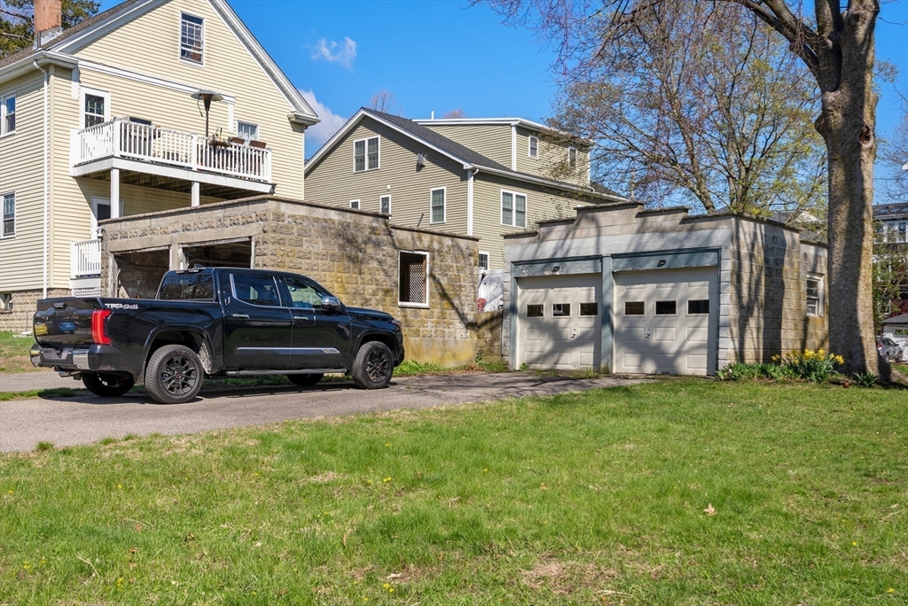 139 Bartlett Ave 1