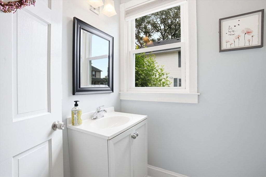 2 Elmwood Ave, Haverhill, MA, 2 Elmwood Ave, Haverhill, MA Photo #13
