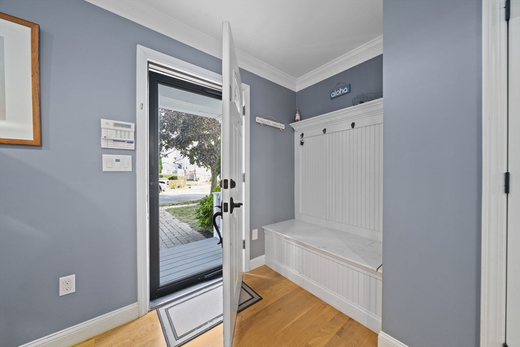 158 W Elm Ave