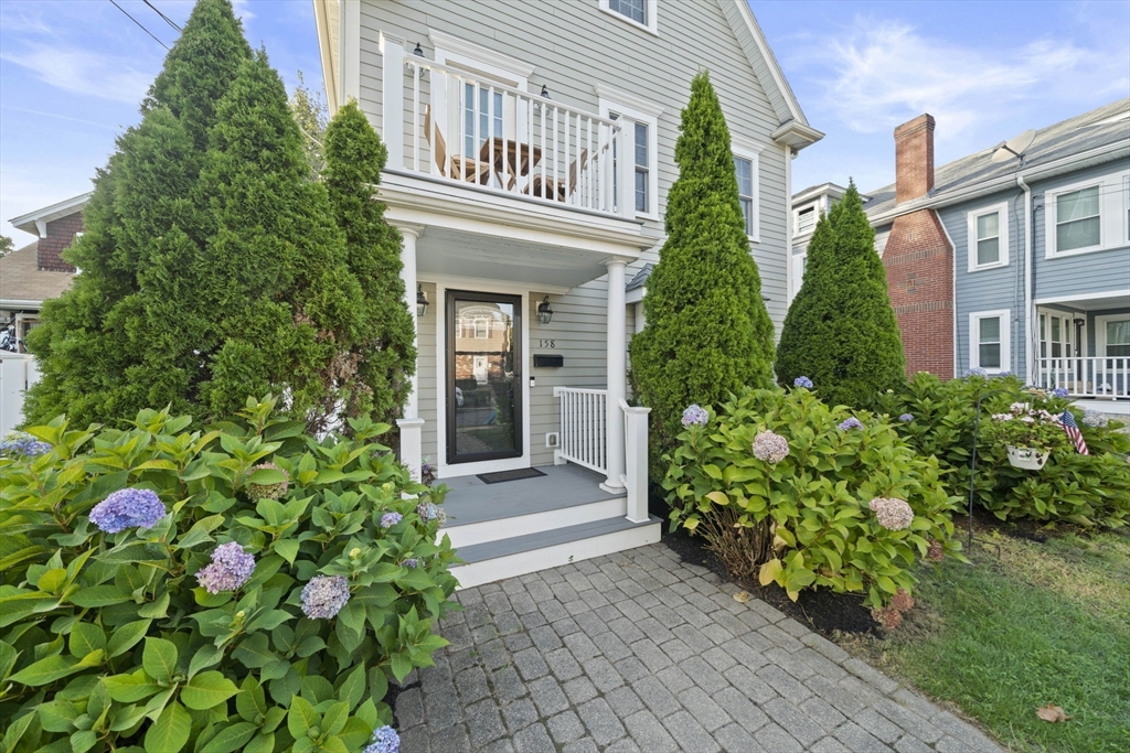 158 W Elm Ave