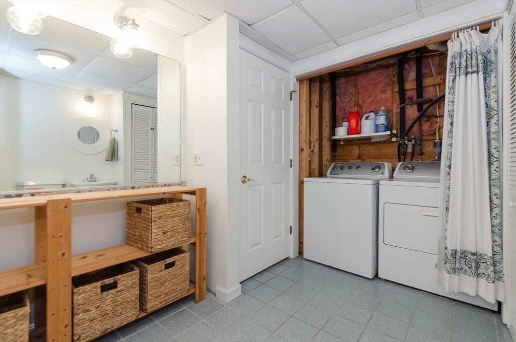 Plymouth, Massachusetts 02360, United States, 3 Bedrooms Bedrooms, ,2 BathroomsBathrooms,Residential,Active,246396