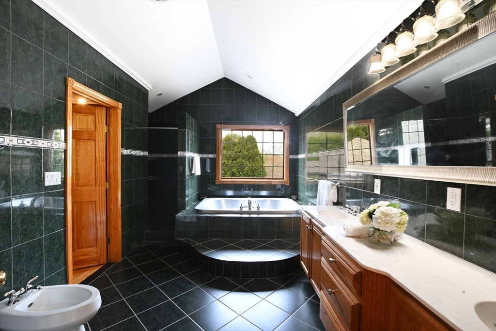 219 Leonard St, Acushnet, MA Photo #18