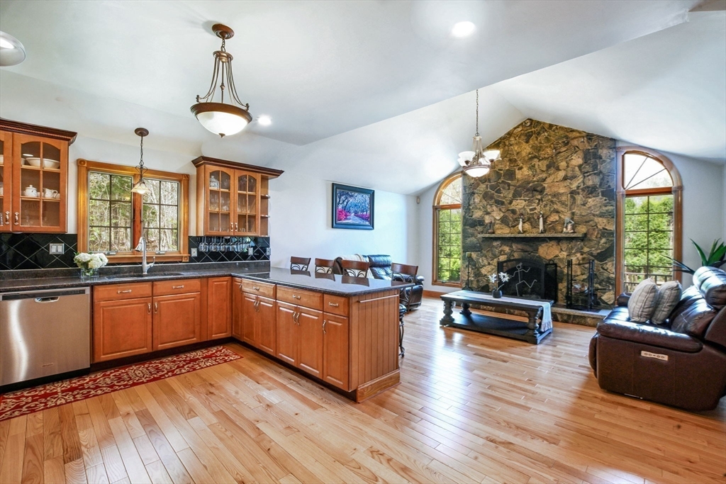 219 Leonard St, Acushnet, MA Photo #12