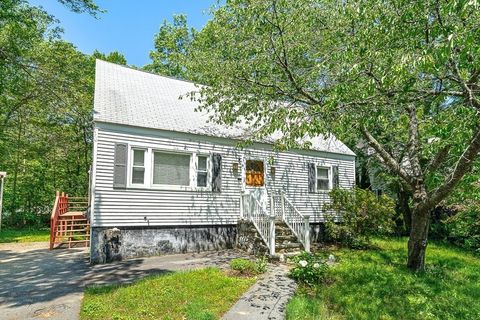 98 G Street Dracut MA 01826