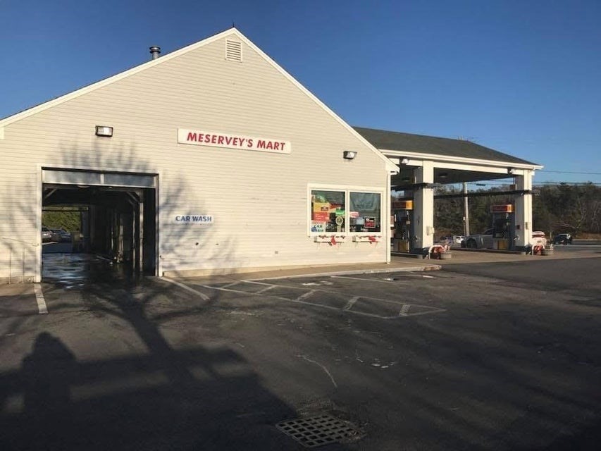 1698 Main St