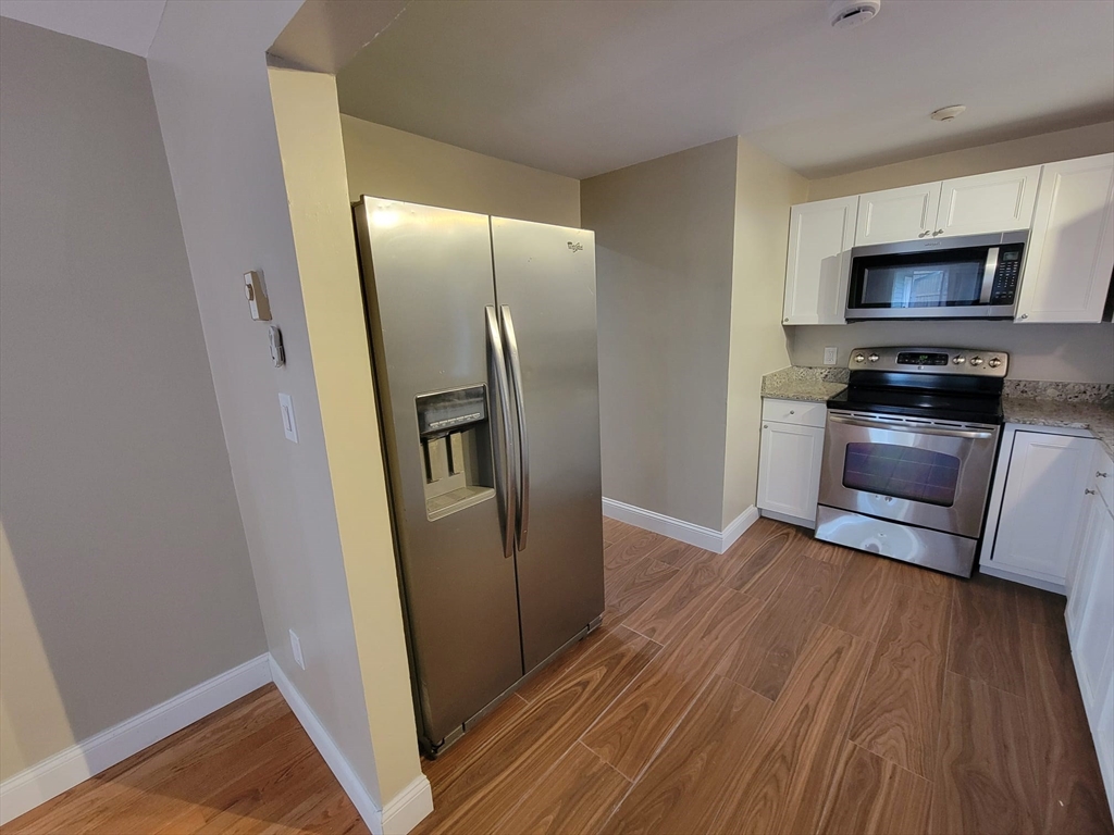 37 Ekman St