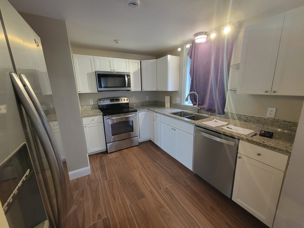 37 Ekman St