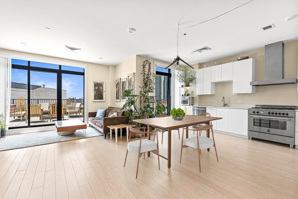 121 Portland St PH3