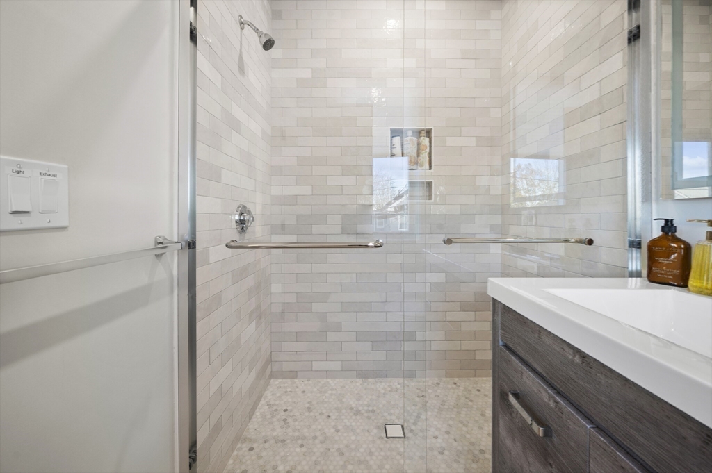 21 Bolton St #2, Waltham, MA, 21 Bolton St #2, Waltham, MA Photo #21