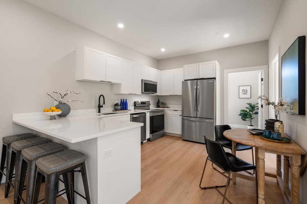 7 Cross St 304