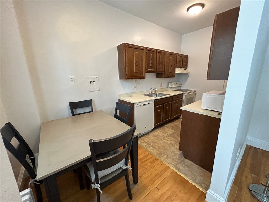 48 Strathmore Rd 4