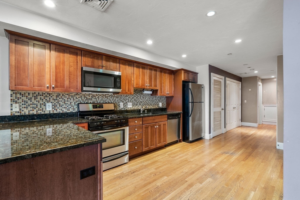 50 Floyd St 7