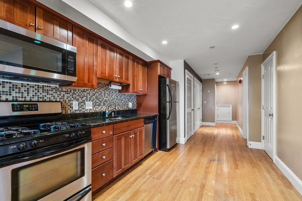 50 Floyd St 7