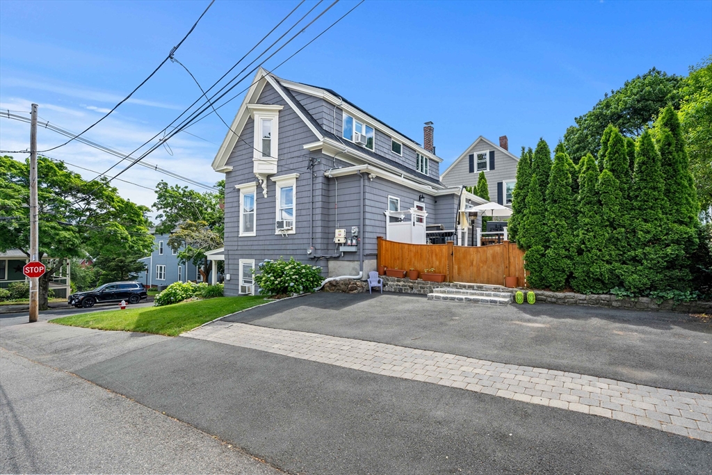 22 Beach Ave