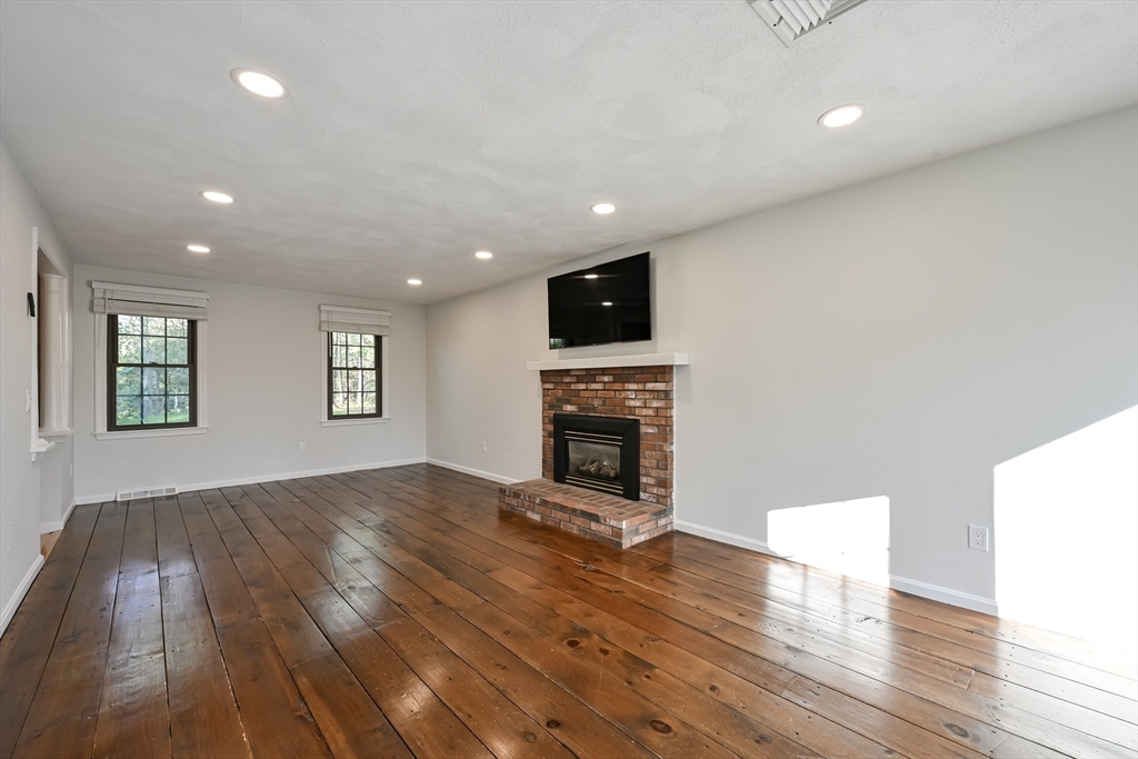 15 Edwards Rd, Foxboro, MA Photo #16