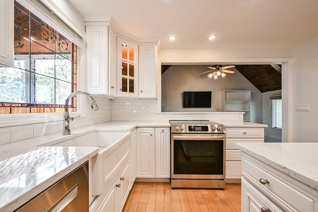 15 Edwards Rd, Foxboro, MA Photo #9