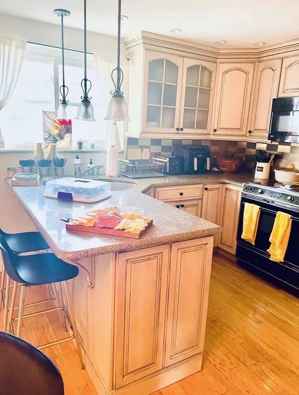 128 Emerson Gardens 128