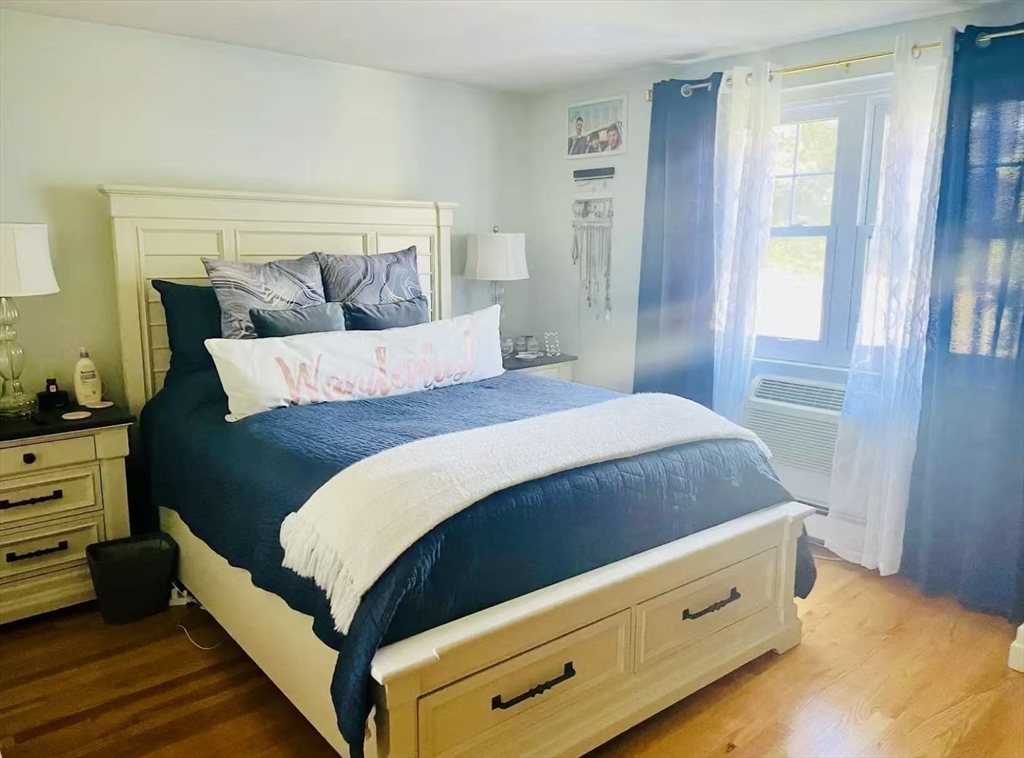 128 Emerson Gardens 128