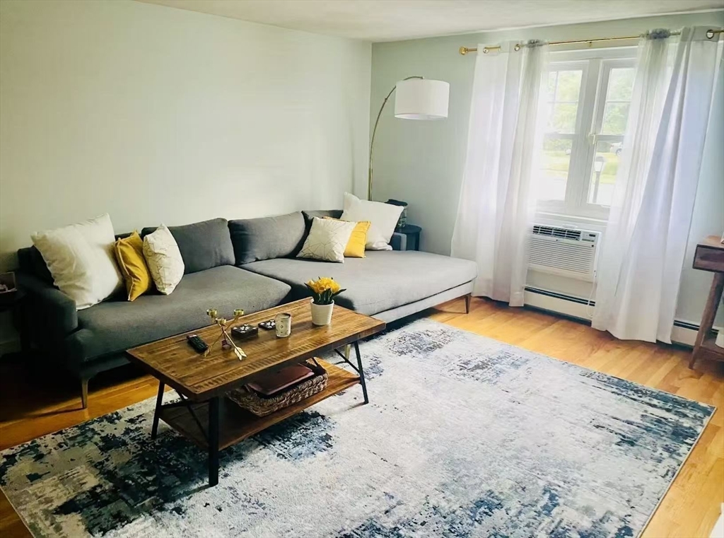 128 Emerson Gardens 128