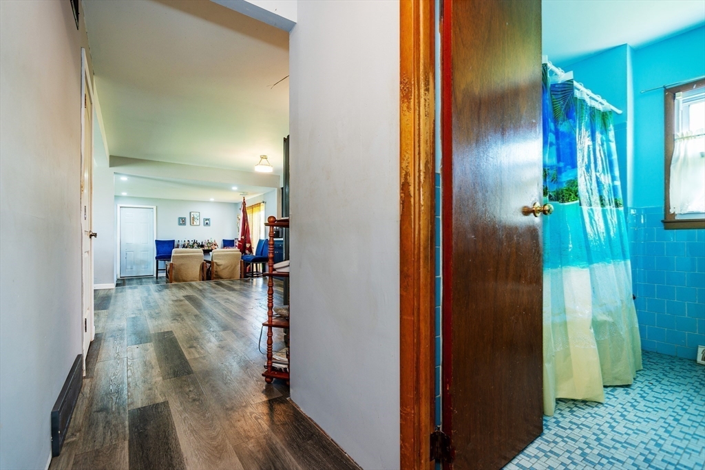 East Providence, Rhode Island 02914, United States, 4 Bedrooms Bedrooms, ,3 BathroomsBathrooms,Residential,Active,239166