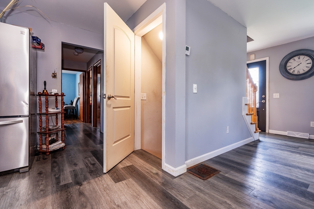 East Providence, Rhode Island 02914, United States, 4 Bedrooms Bedrooms, ,3 BathroomsBathrooms,Residential,Active,239166