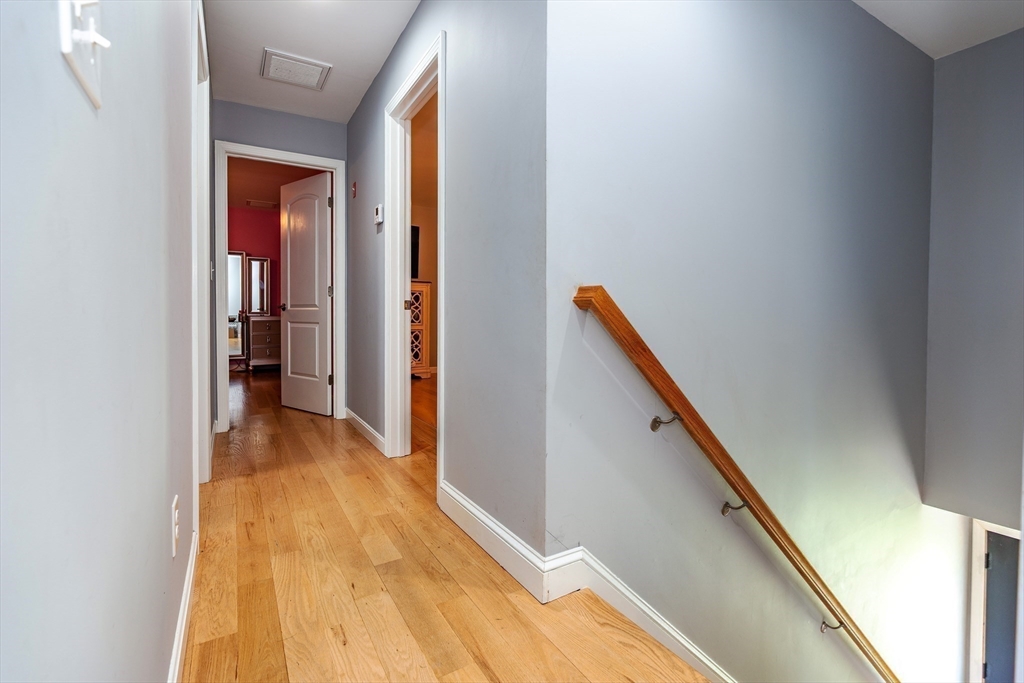 East Providence, Rhode Island 02914, United States, 4 Bedrooms Bedrooms, ,3 BathroomsBathrooms,Residential,Active,239166