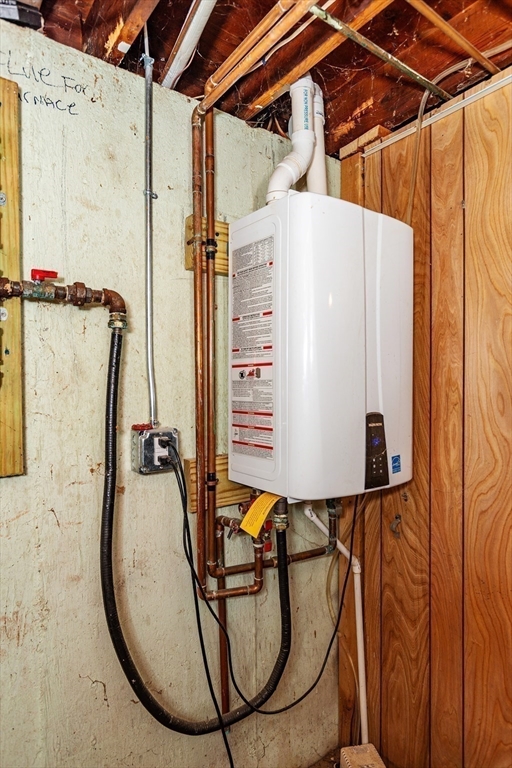 East Providence, Rhode Island 02914, United States, 4 Bedrooms Bedrooms, ,3 BathroomsBathrooms,Residential,Active,239166