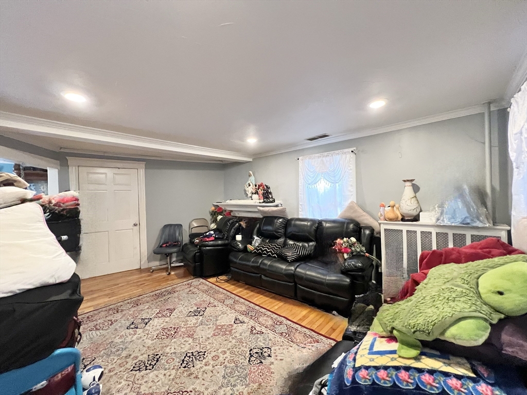 11 Oak St