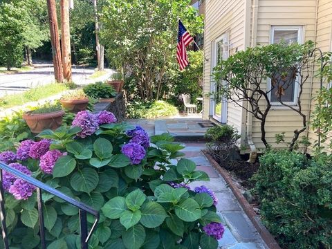 28 Beaconsfield Rd 1 Brookline MA 02445