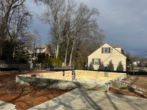 52 Elinor Rd Newton MA 02461