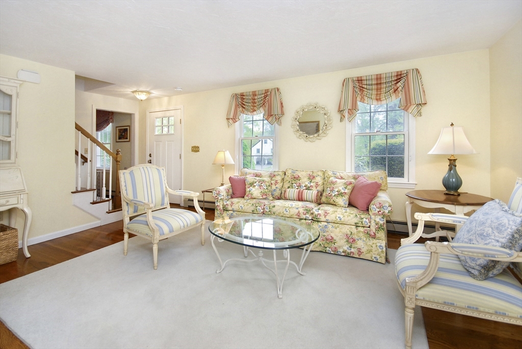 2 Blackthorne Cir, Hopkinton, MA Photo #4