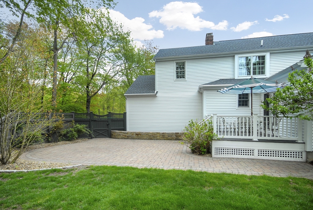 2 Blackthorne Cir, Hopkinton, MA Photo #37