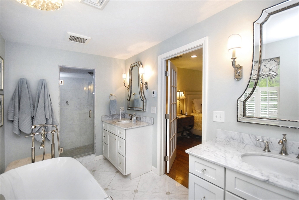 2 Blackthorne Cir, Hopkinton, MA Photo #24