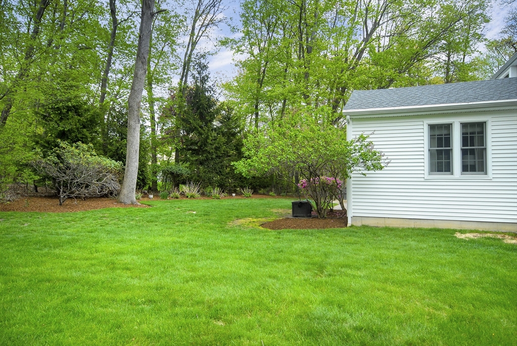 2 Blackthorne Cir, Hopkinton, MA Photo #34