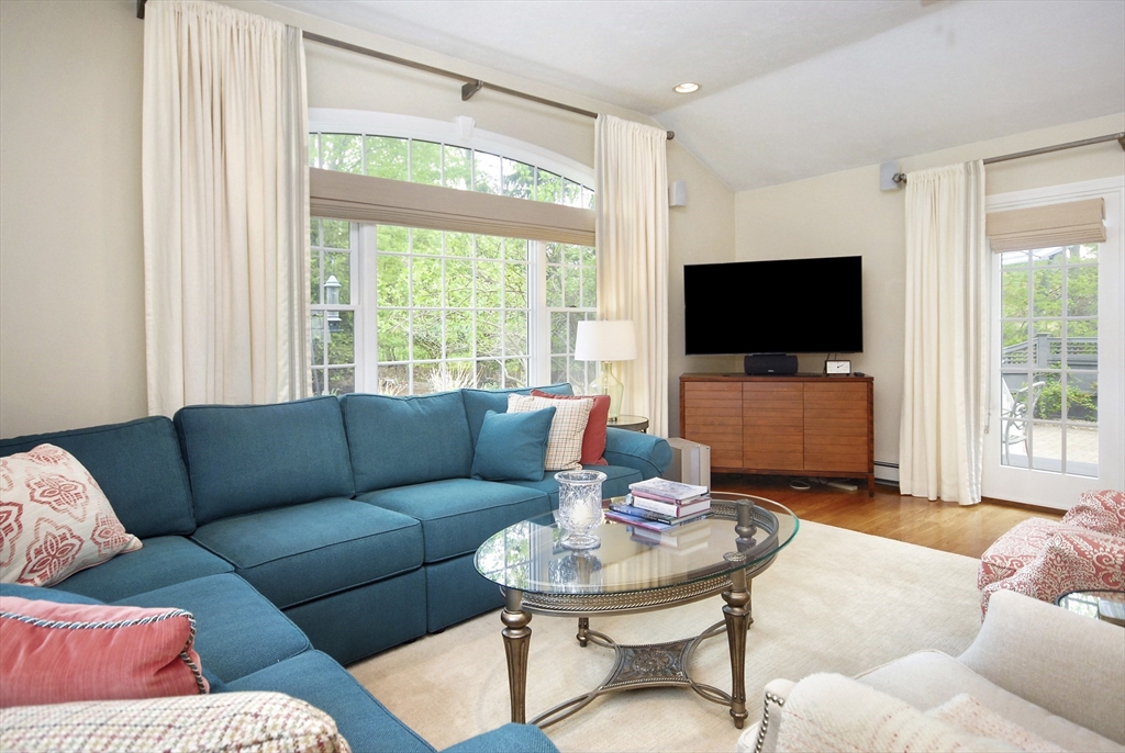 2 Blackthorne Cir, Hopkinton, MA Photo #15