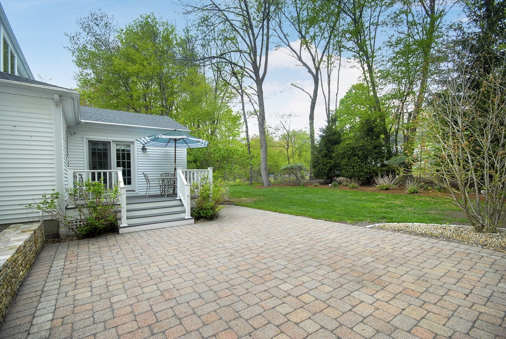 2 Blackthorne Cir, Hopkinton, MA Photo #38