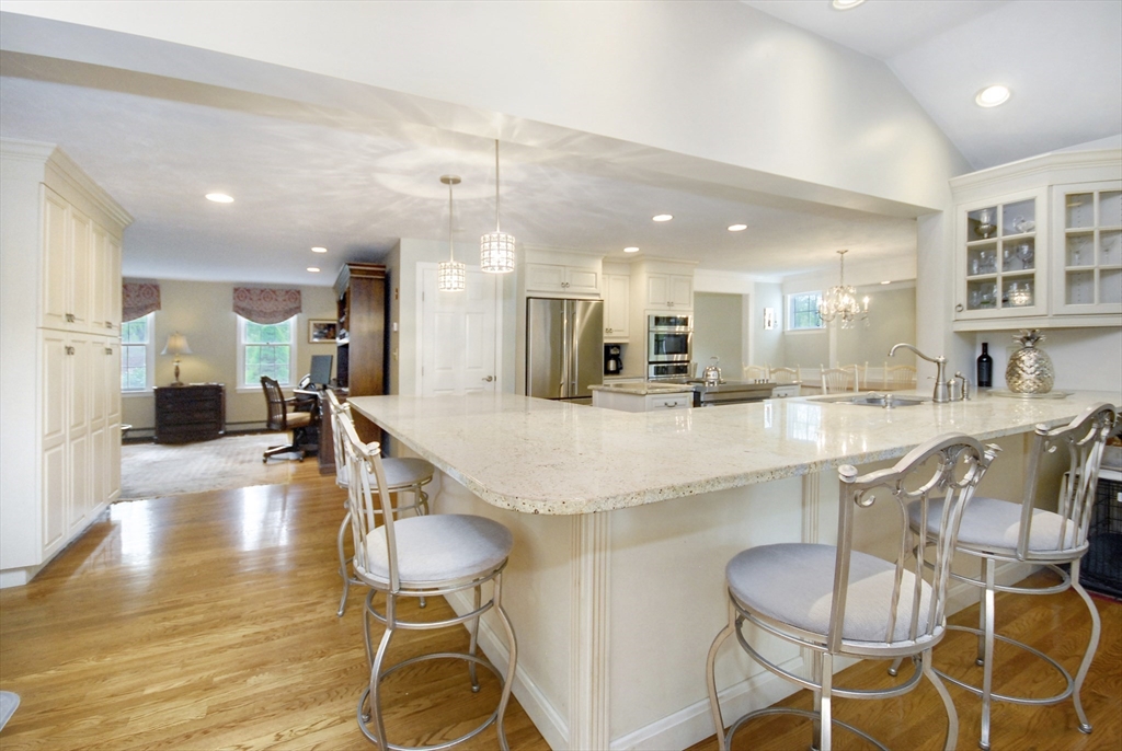 2 Blackthorne Cir, Hopkinton, MA Photo #13