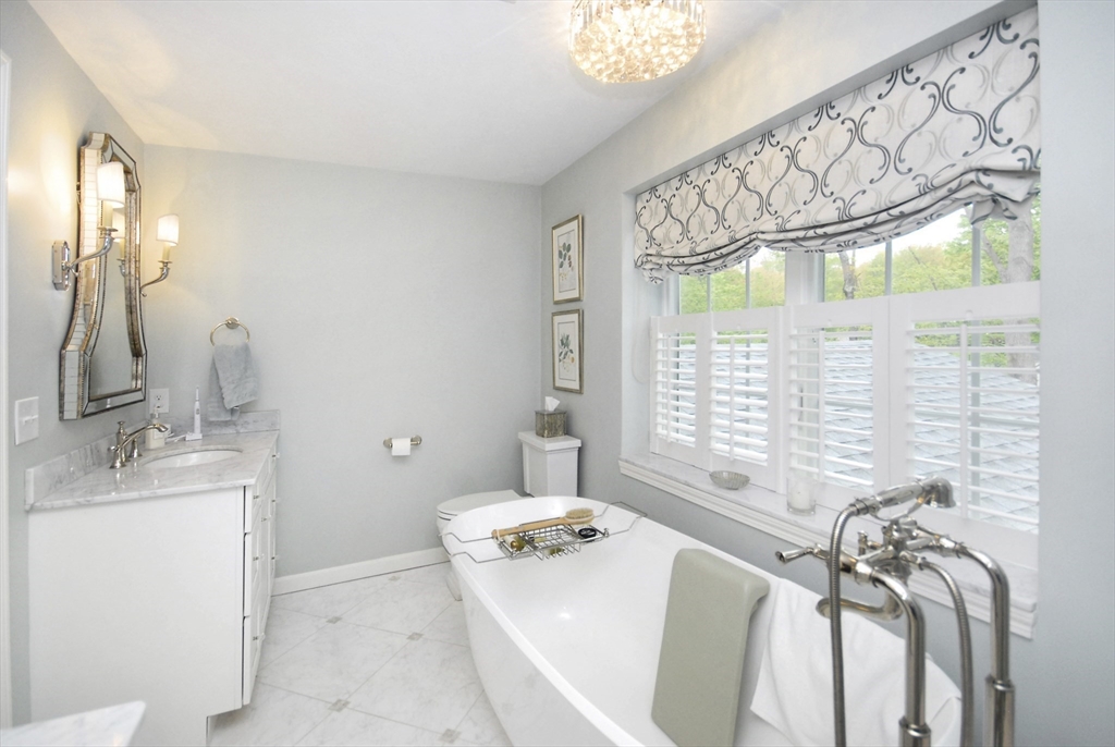 2 Blackthorne Cir, Hopkinton, MA Photo #25