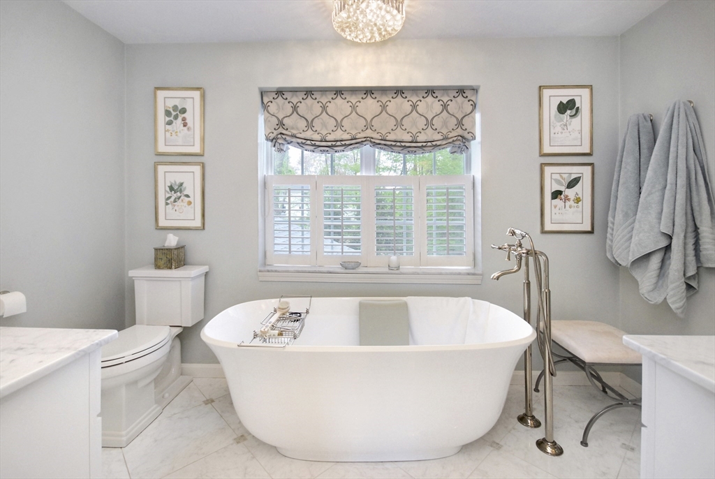 2 Blackthorne Cir, Hopkinton, MA Photo #23